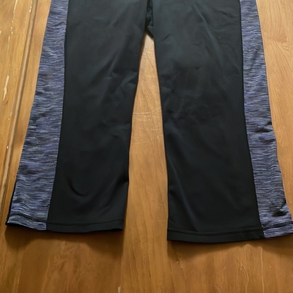 ATHLETA Crop Pants Size Large - Picture 3 of 7